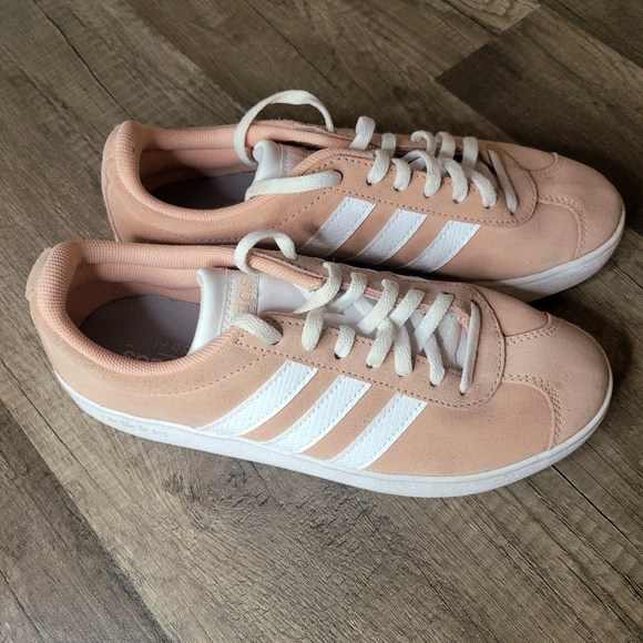adidas Shoes - EUC Adidas sz 6 womens pink suede